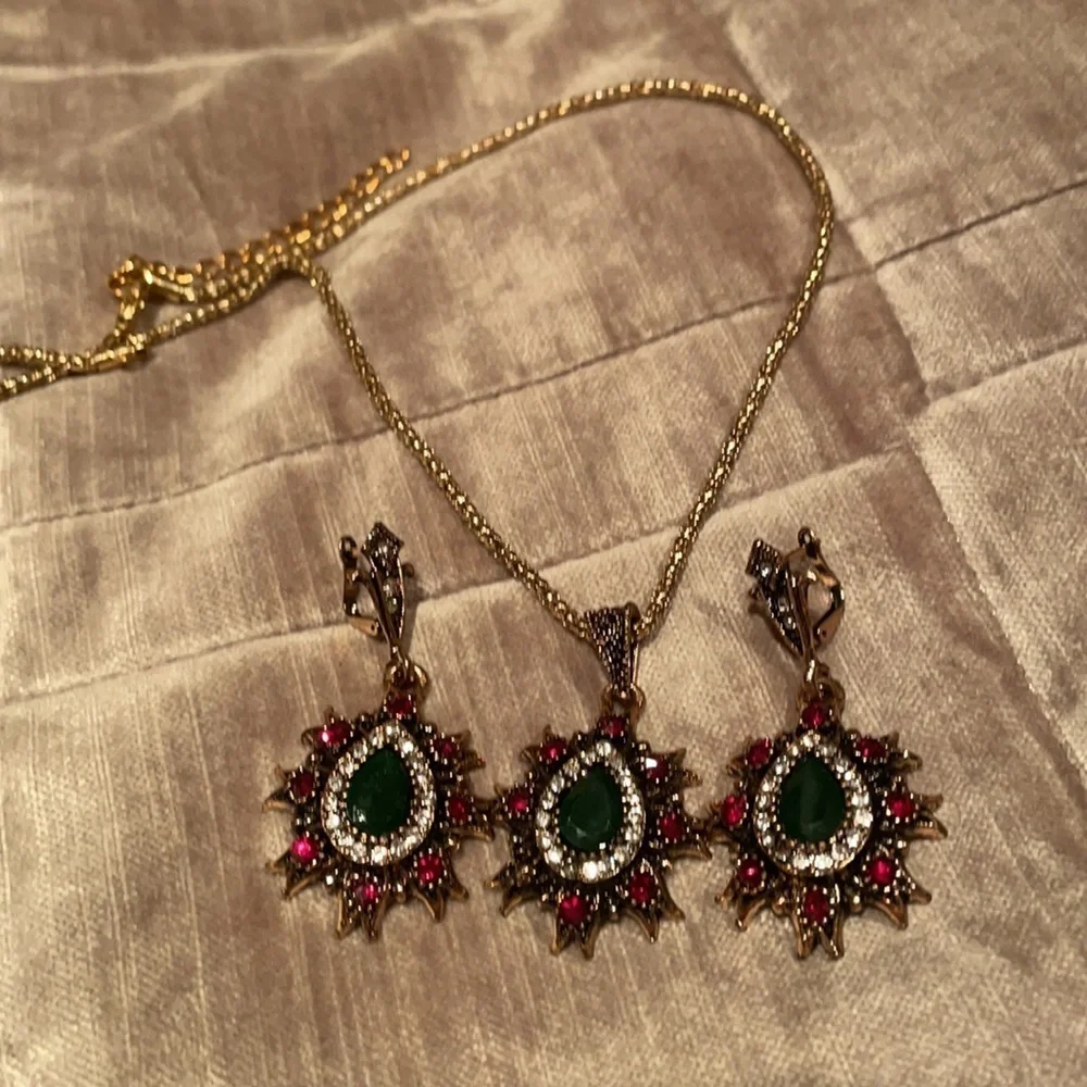 TURKISH Necklace & Earrings Set - Picture 5 of 9